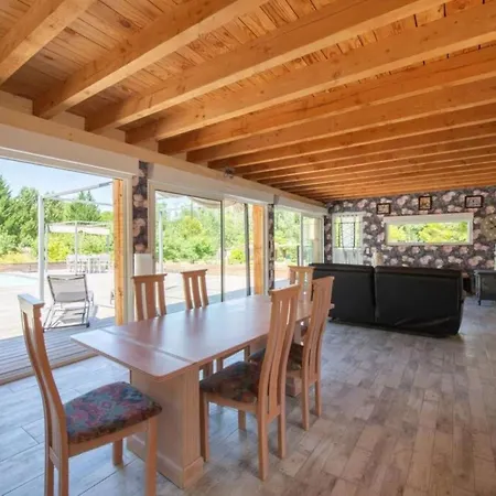 בית נופש Mit Privatpool In By Interhome *