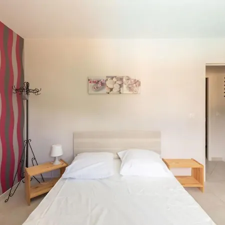 Mit Privatpool In By Interhome 度假居