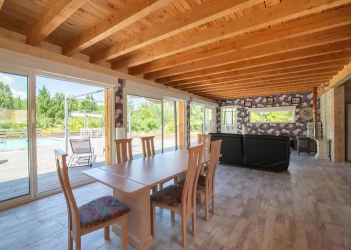度假居 Mit Privatpool In By Interhome *