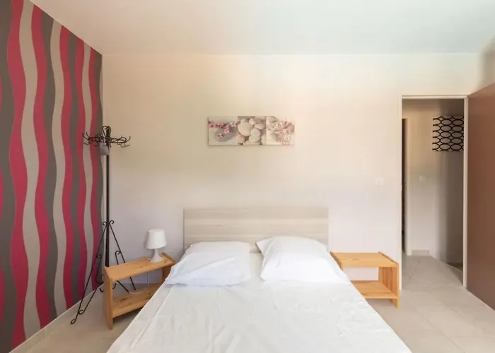Mit Privatpool In By Interhome 度假居